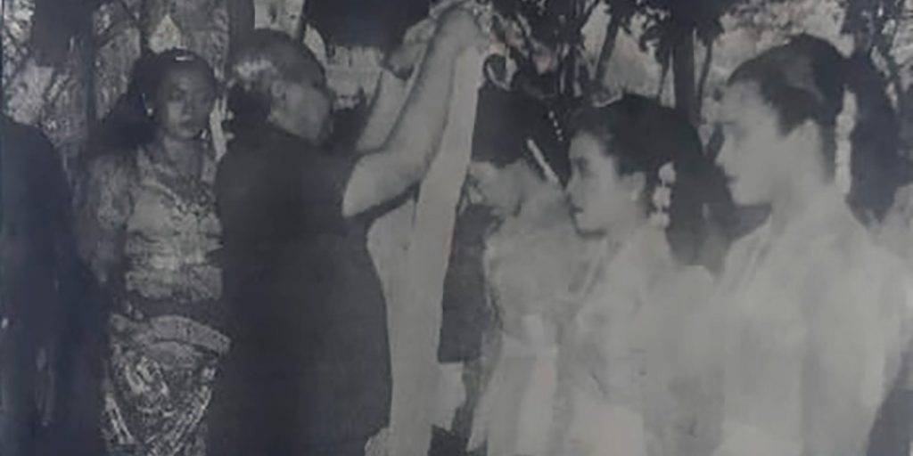 mengangkat-tayub-dengan-kartu-induk-img